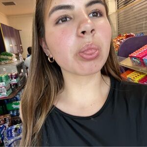 Meet your Posher, Yisel